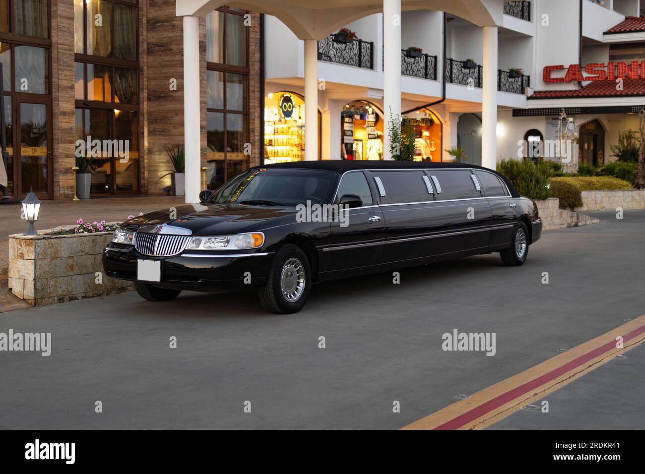 Black limousine luxury vip hi-res stock photography and images - Alamy