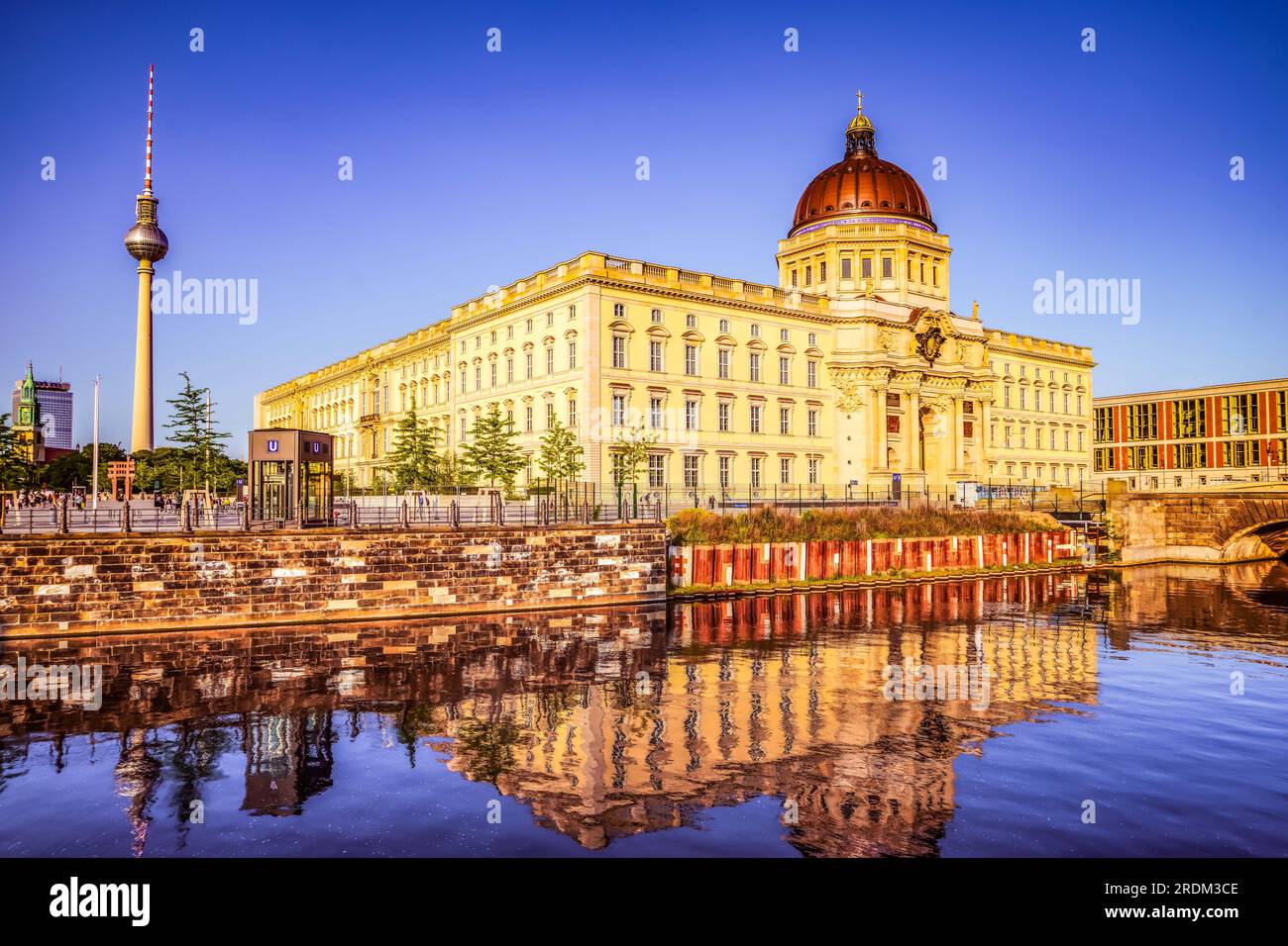 Lochfassade hi-res stock photography and images - Alamy