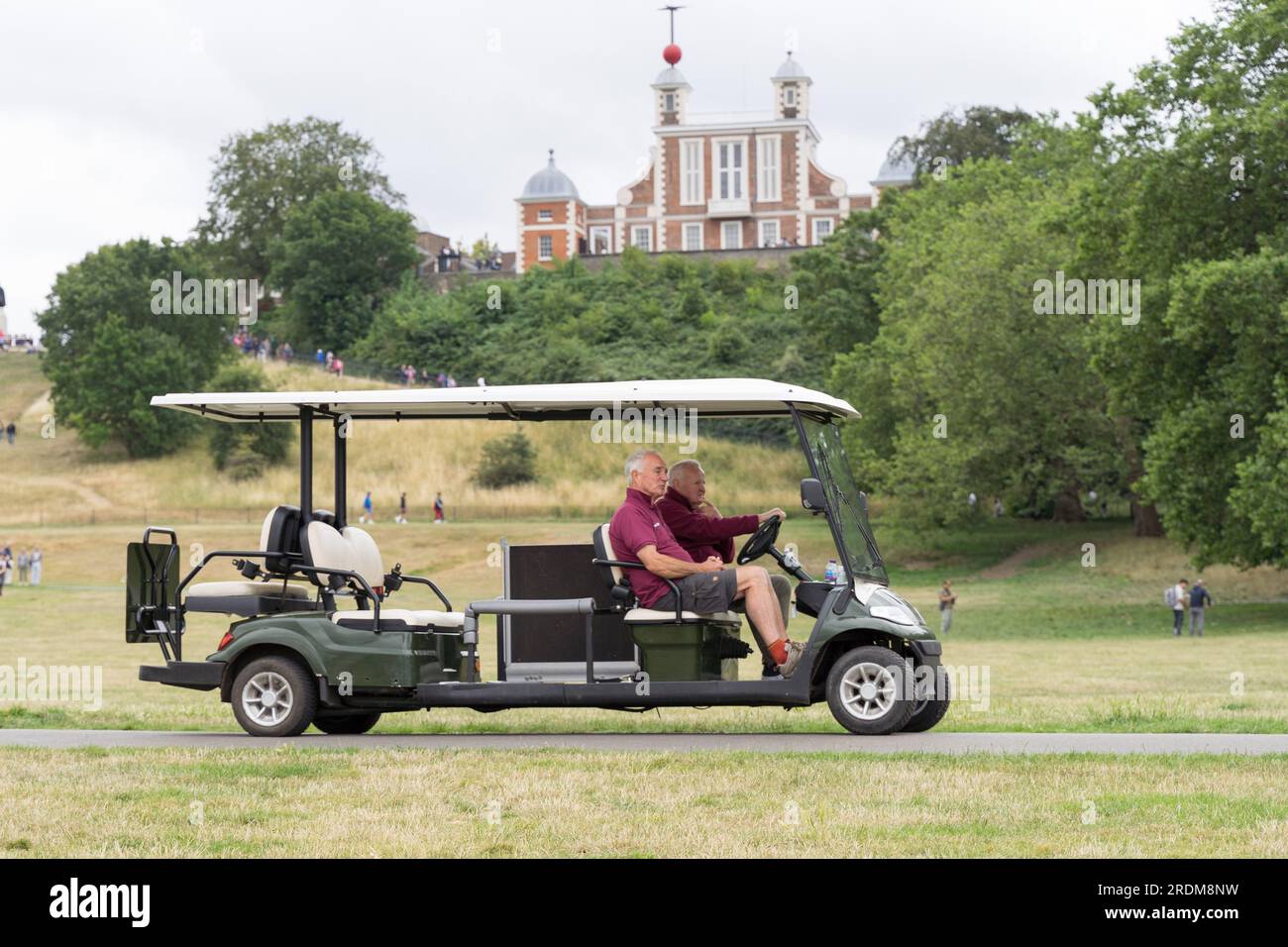 London Greenwich UK 22th July 2023 London Greenwich Royal park offers free mobility buggy service on Fridays Saturdays and Sundays run by volunteers for visitors to the park. Credit glosszoom Alamy Li...