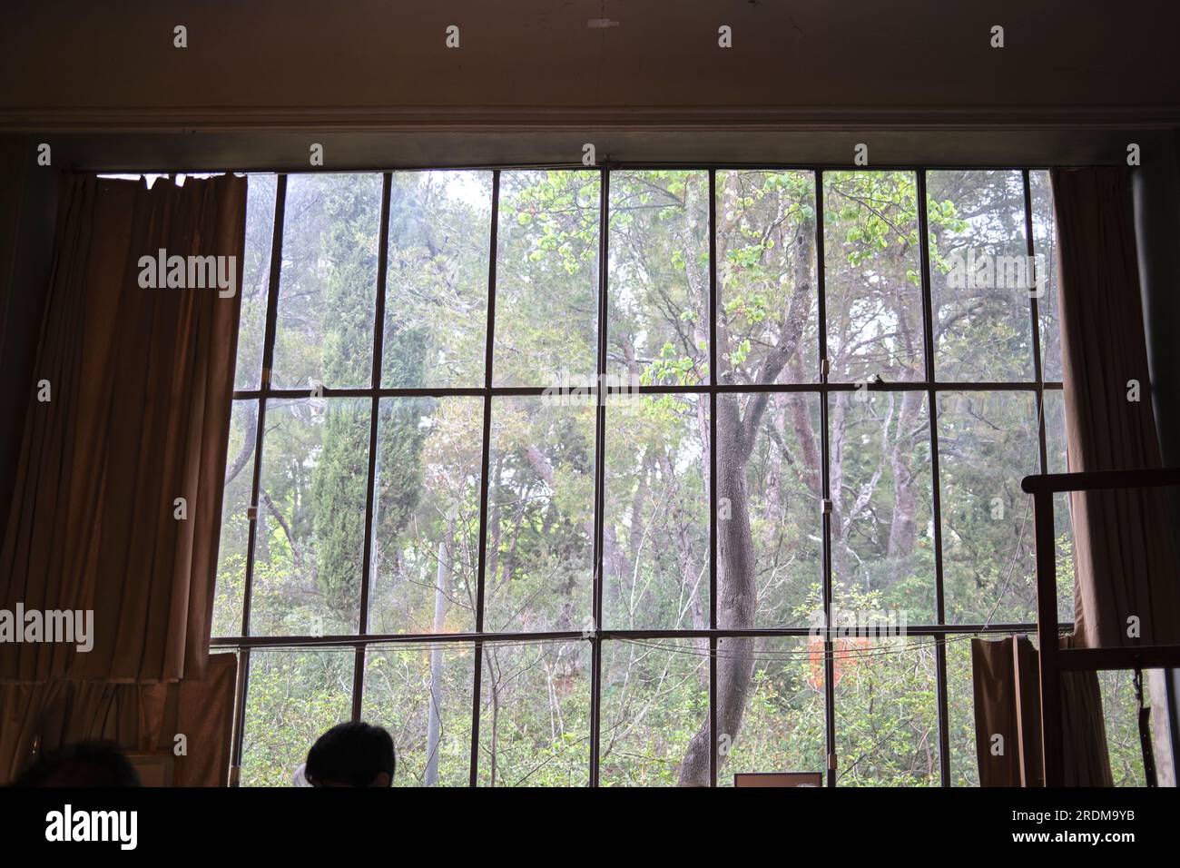 Floor to ceiling windows hi-res stock photography and images - Alamy
