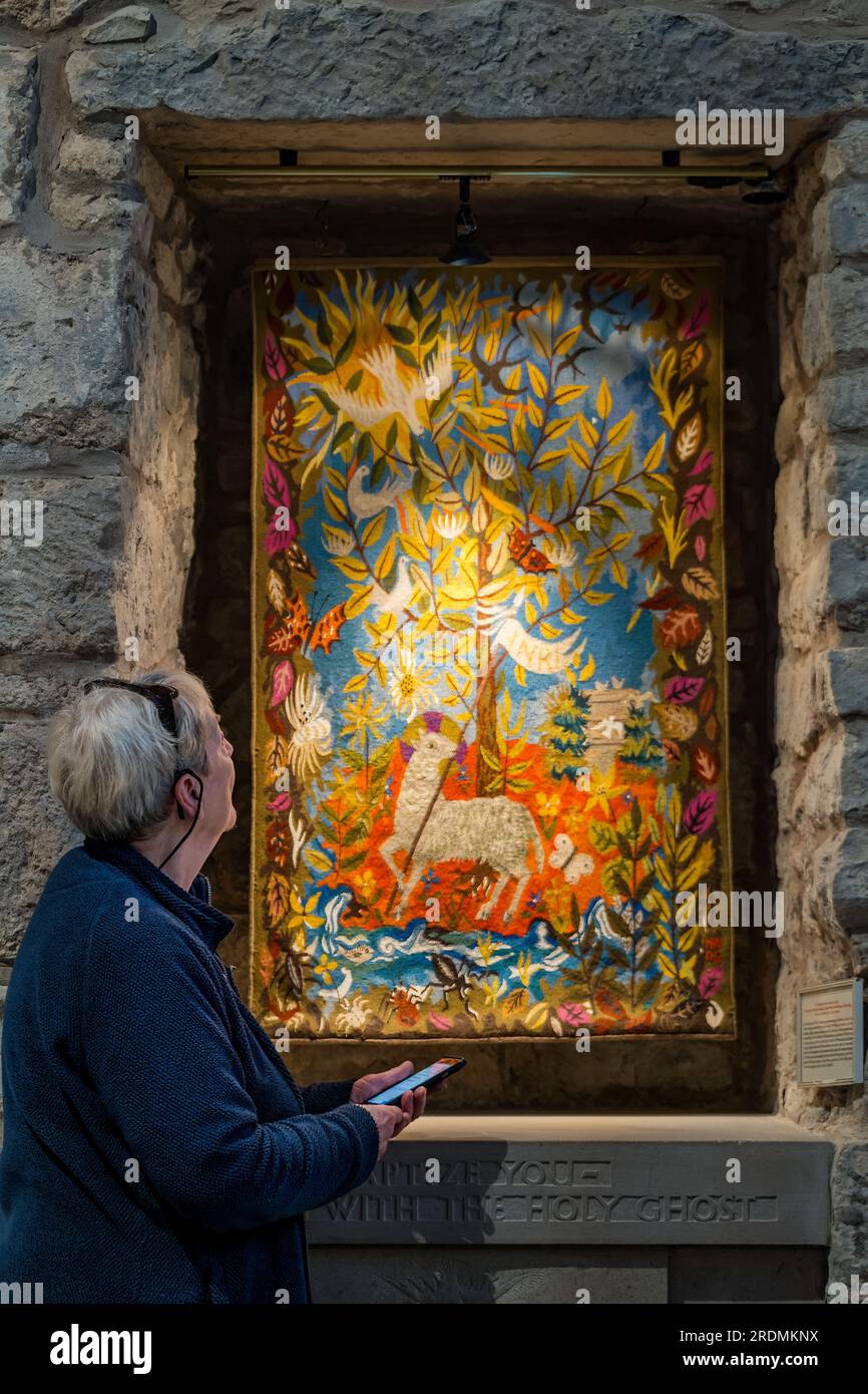 Medieval wall tapestry hi-res stock photography and images - Alamy