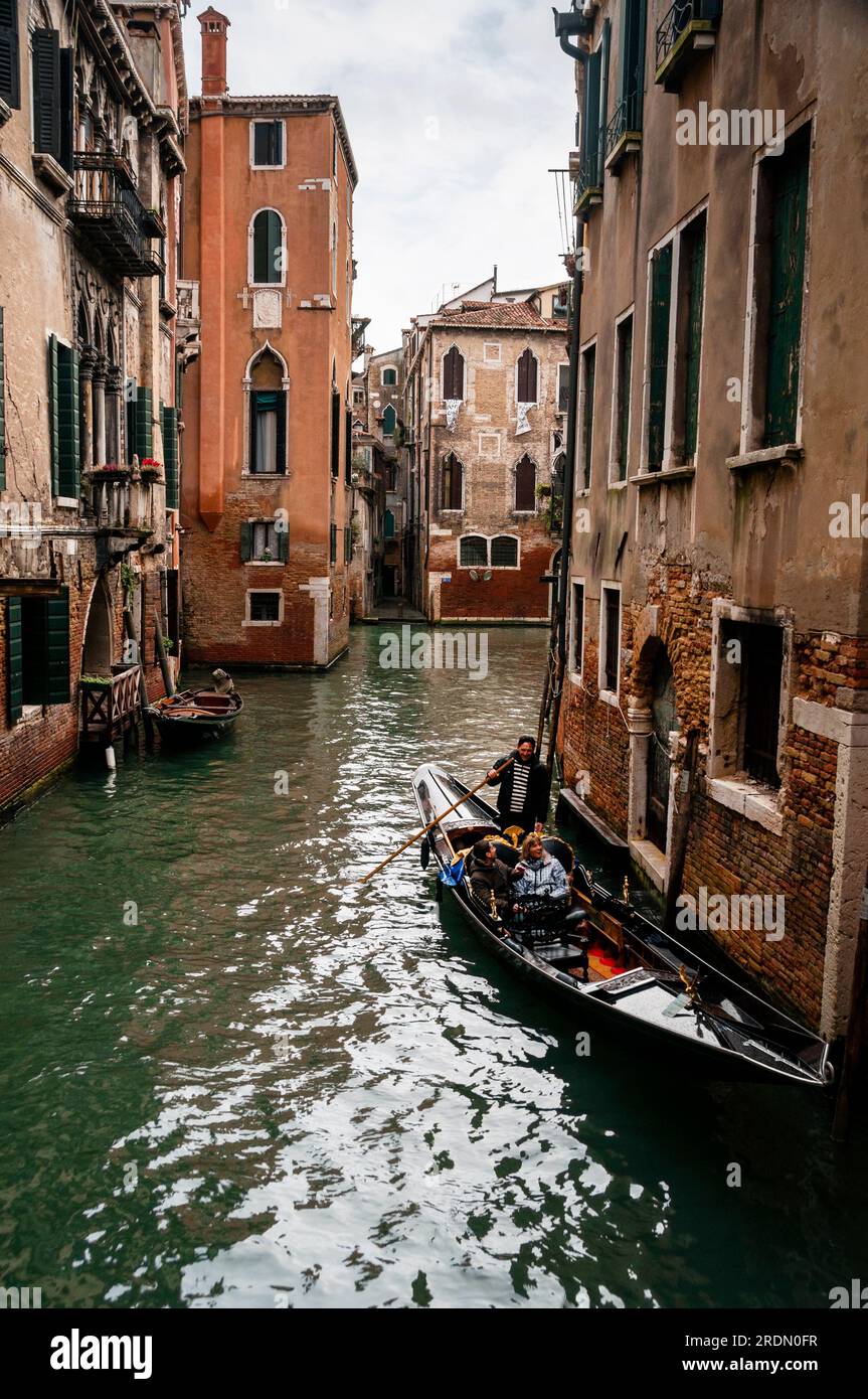 Venice gondola arch narrow hi-res stock photography and images - Alamy