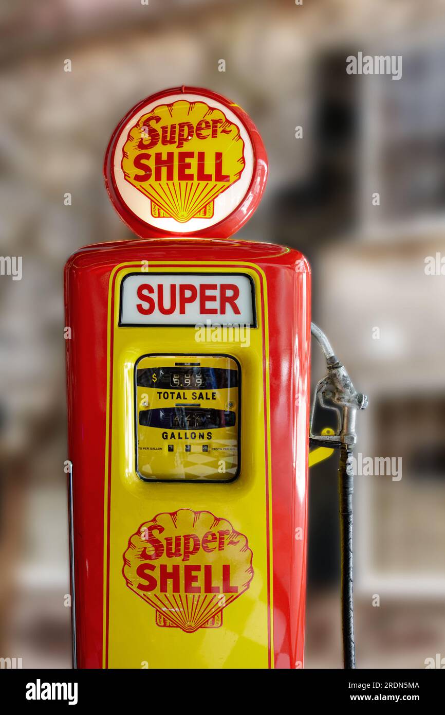 Shell gas pump hires stock photography and images Alamy