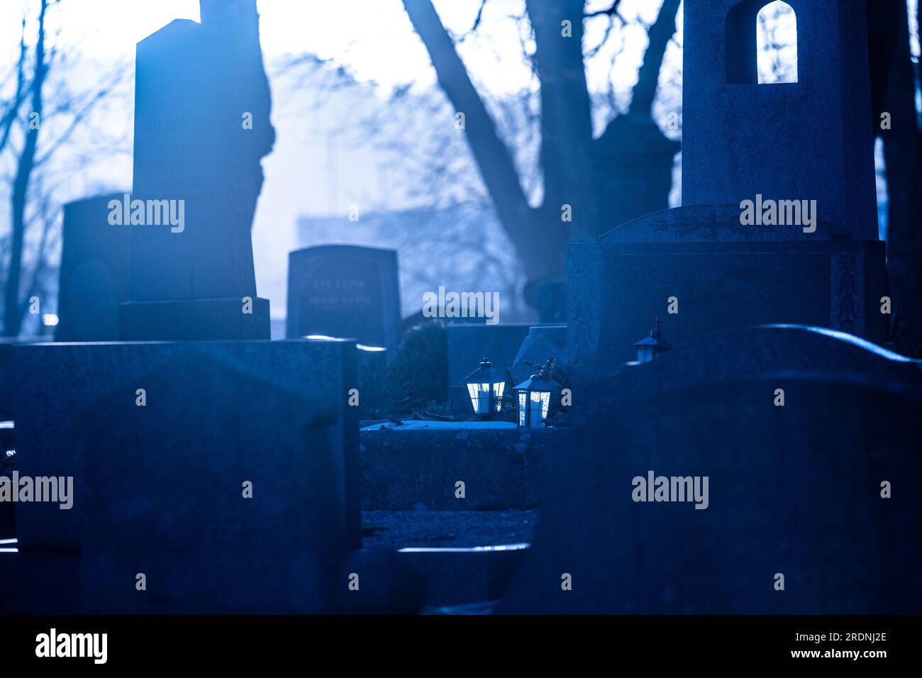 Black isle graveyard hi-res stock photography and images - Alamy