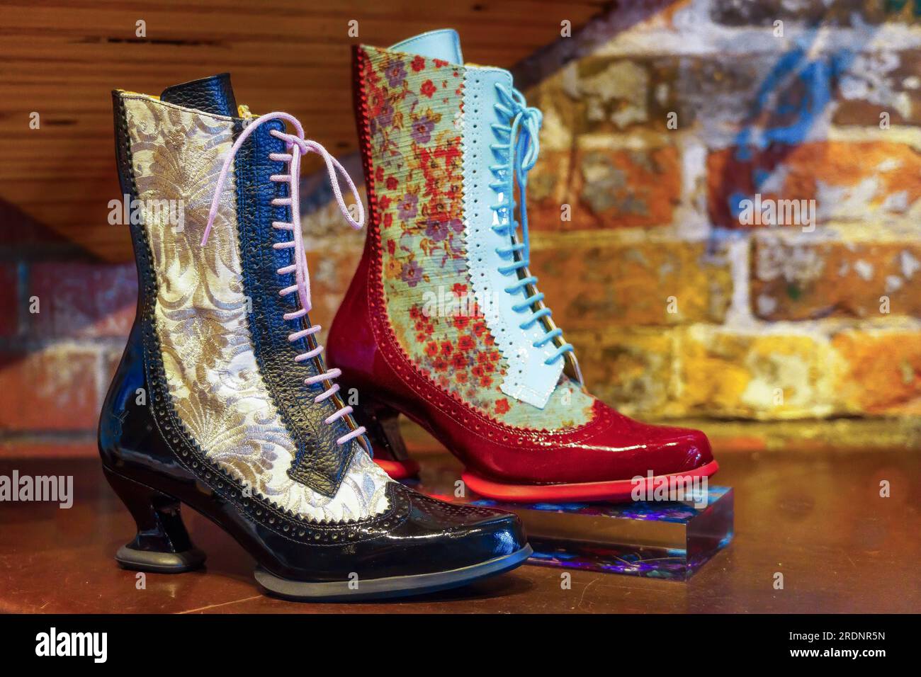 Shoe store exterior hi-res stock photography and images - Page 2 - Alamy