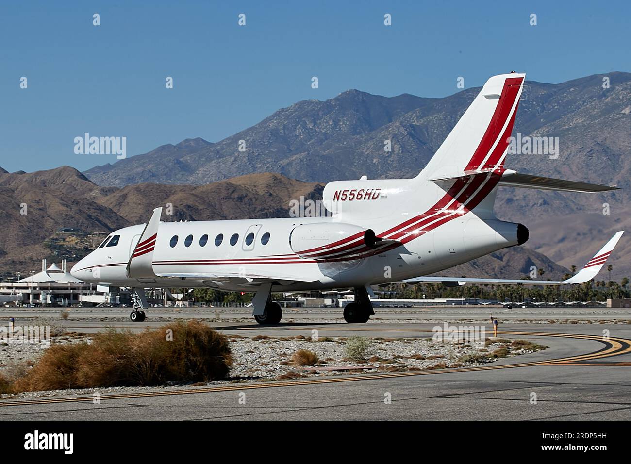Palm Springs, California, USA. 10th July, 2022. A Dassault Aviation Mystere Falcon 50 taxiing at the airport in Palm Springs. (Credit Image: © Ian L. Sitren/ZUMA Press Wire) EDITORIAL USAGE ONLY! Not for Commercial USAGE! Stock Photo