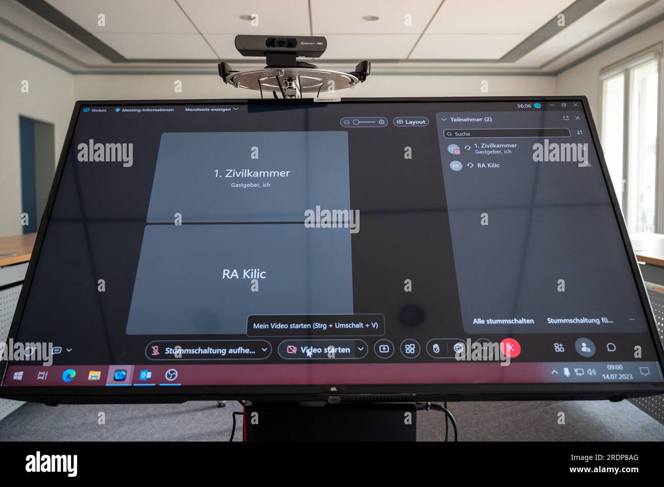Video monitor courtroom hi-res stock photography and images - Alamy