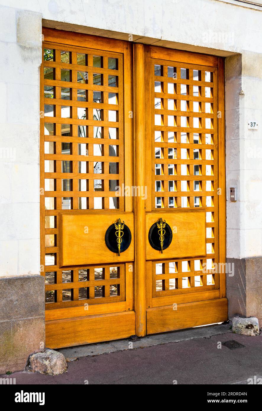 Double wooden gates hi-res stock photography and images