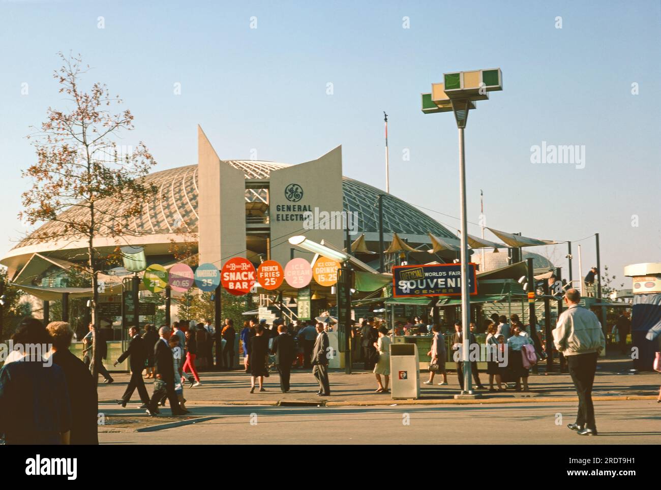 Pictures of the world's fair at Flushing Meadows-Corona Park in Queens ...