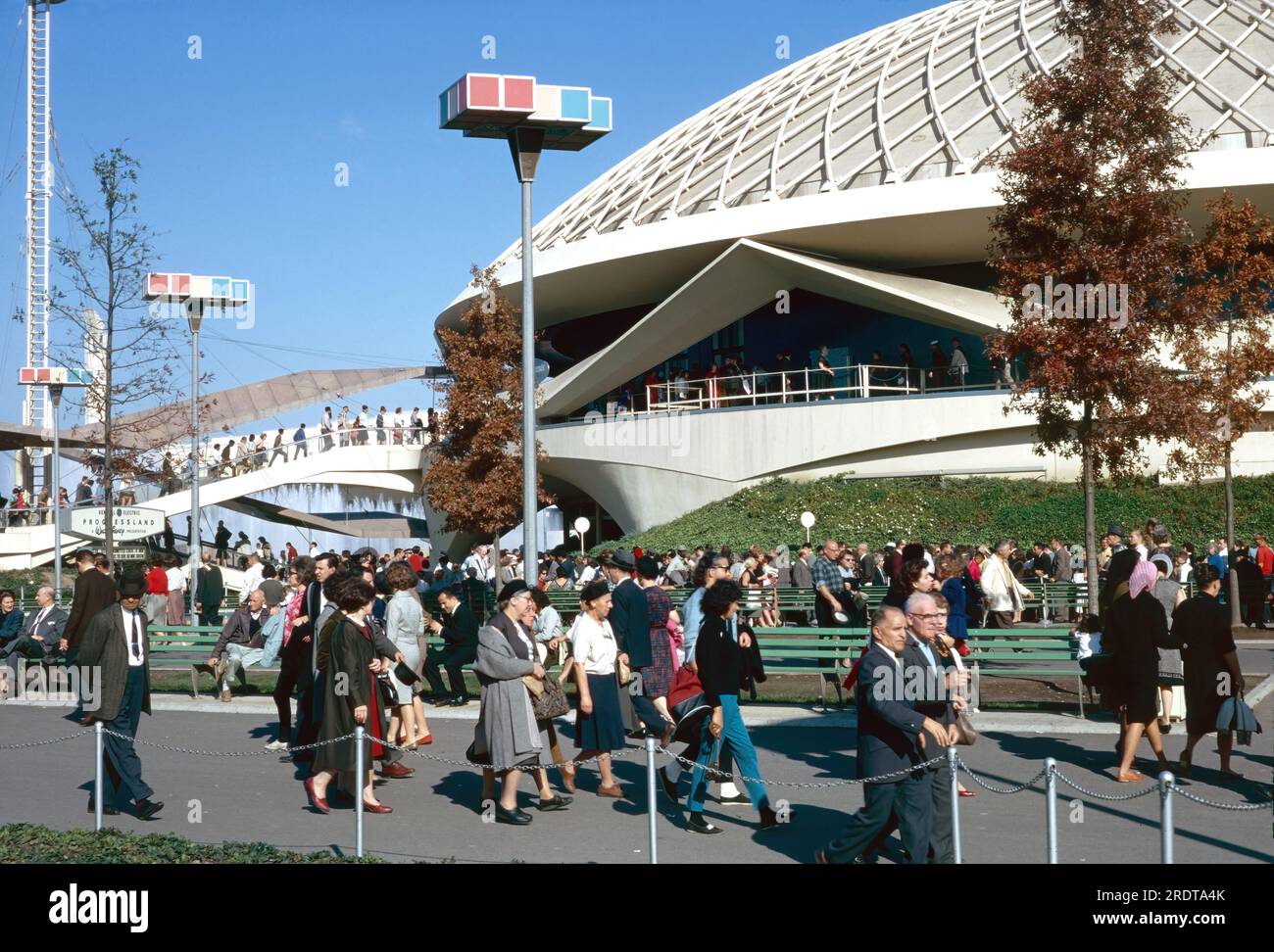 Pictures of the world's fair at Flushing Meadows-Corona Park in Queens ...