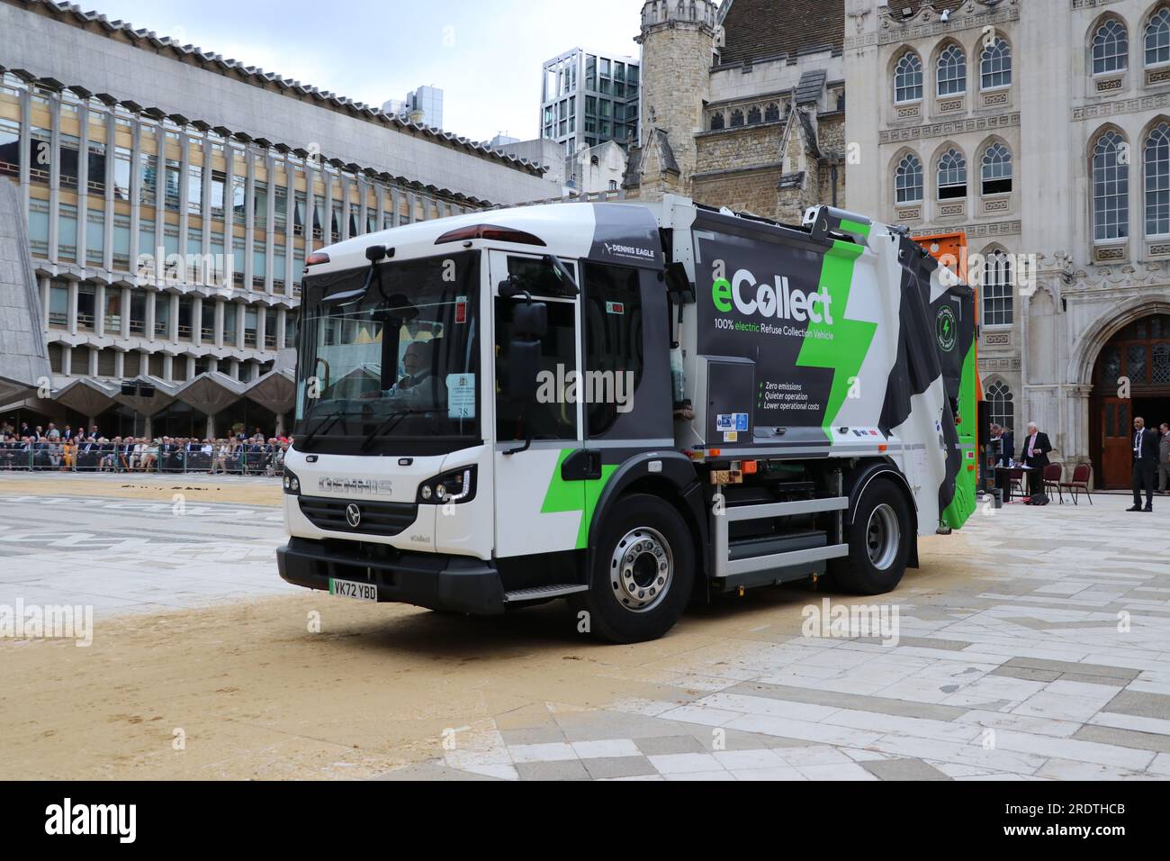 A FULLY ELECTRIC DENNIS EAGLE ELITE NARROW 6 X 2 REFUSE COLLECTION