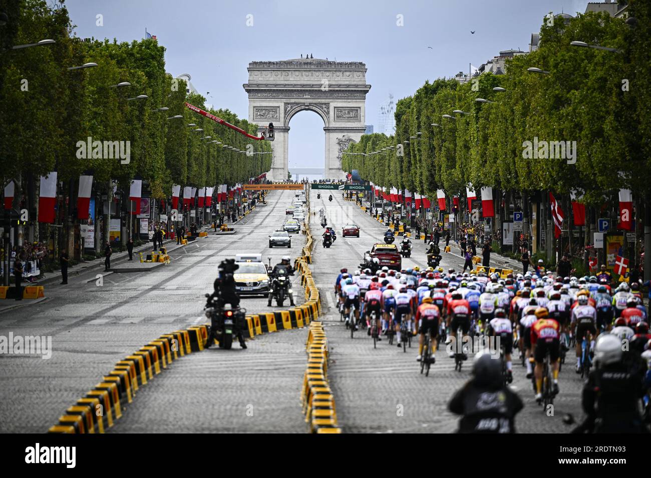 Paris, France. 23rd July, 2023. Illustration picture shows the Arc de Triomphe during the 21st and last stage of the Tour de France cycling race, from Saint-Quentin-en-Yvelines to Paris, France, Sunday 23 July 2023. This year's Tour de France takes place from 01 to 23 July 2023. BELGA PHOTO JASPER JACOBS Credit: Belga News Agency/Alamy Live News Stock Photo