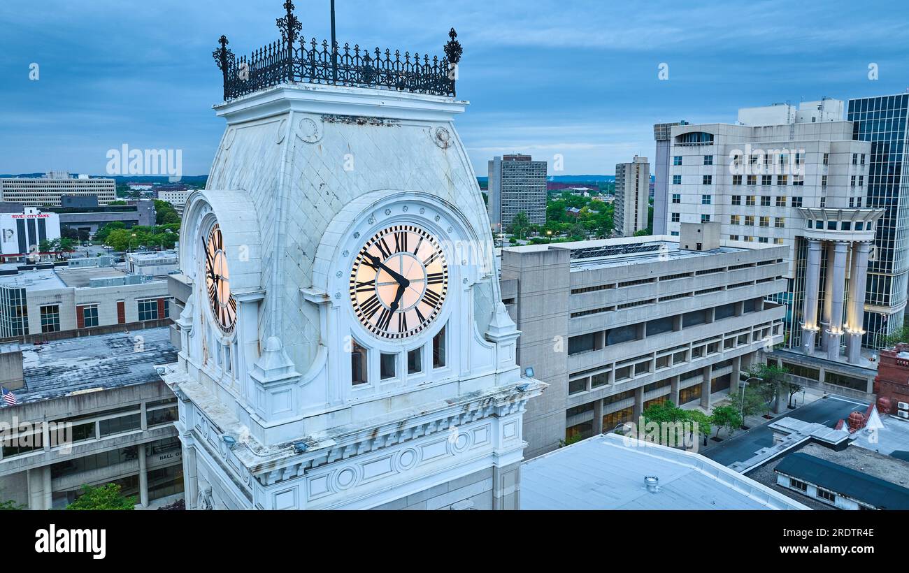 Clock downtown louisville kentucky hi-res stock photography and images ...
