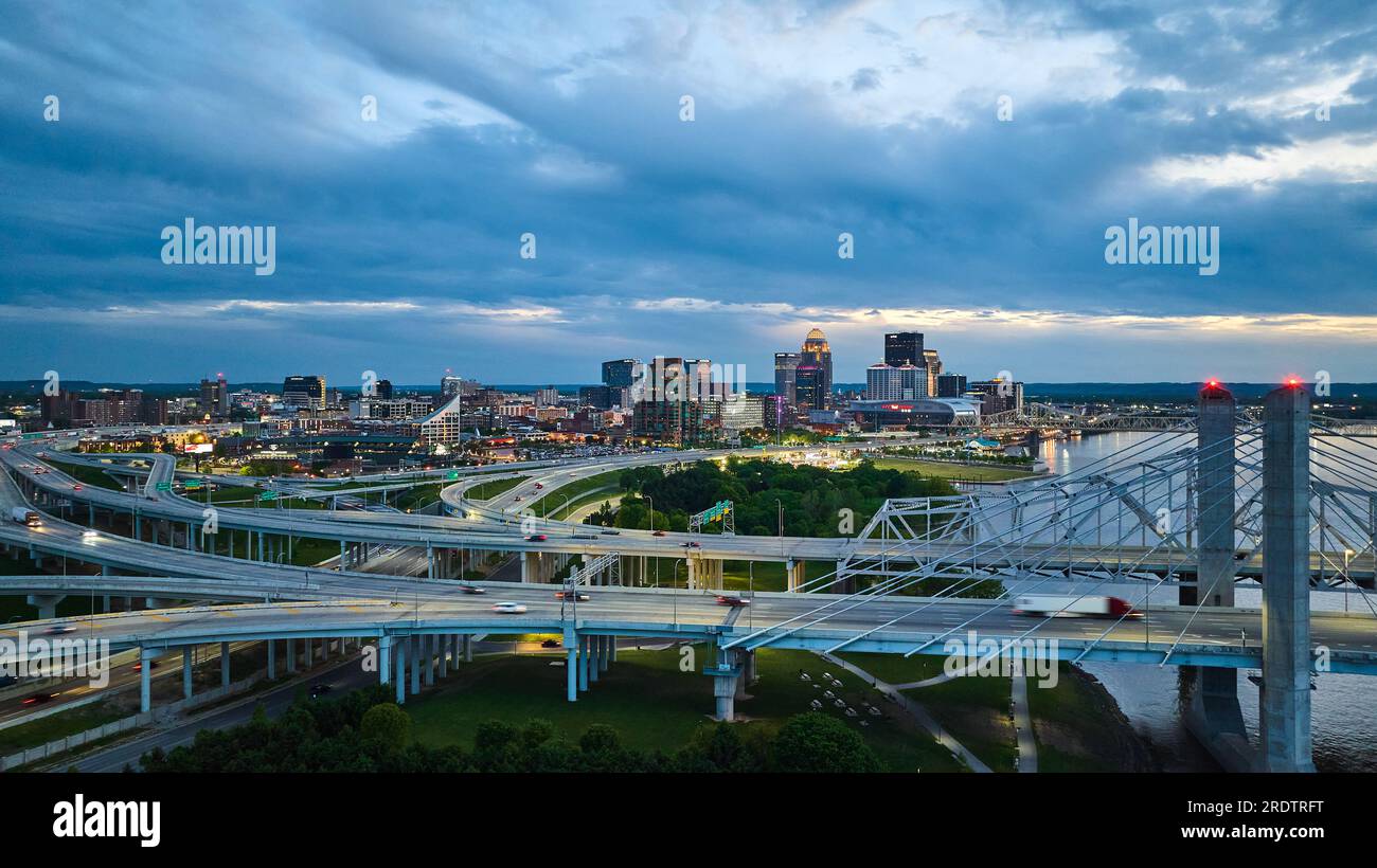 City night illuminated highway hi-res stock photography and images - Alamy