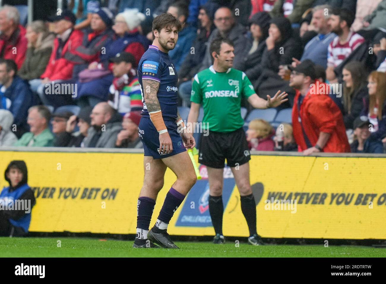 Rugby red card hi res stock photography and images Page 2 Alamy