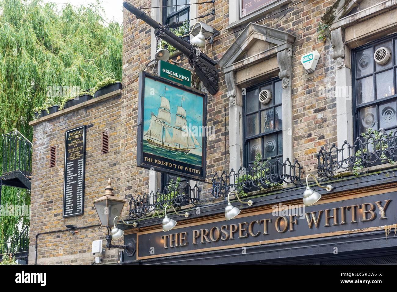 16th century The Prospect of Whitby Pub, Wapping Wall, Wapping, The London Borough of Tower Hamlets, Greater London, England, United Kingdom Stock Photo