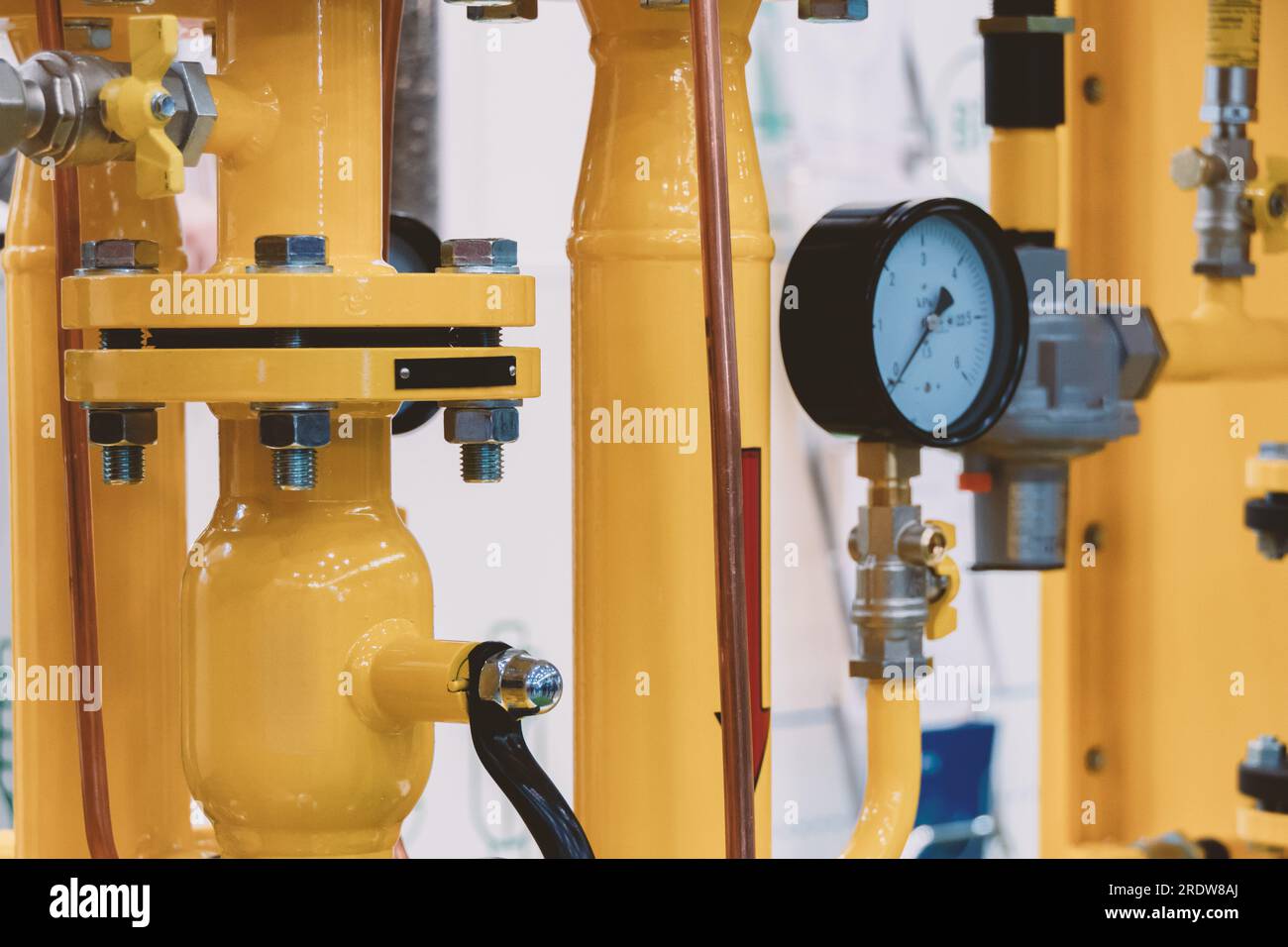 Gas control station for reducing gas pressure and counting the amount