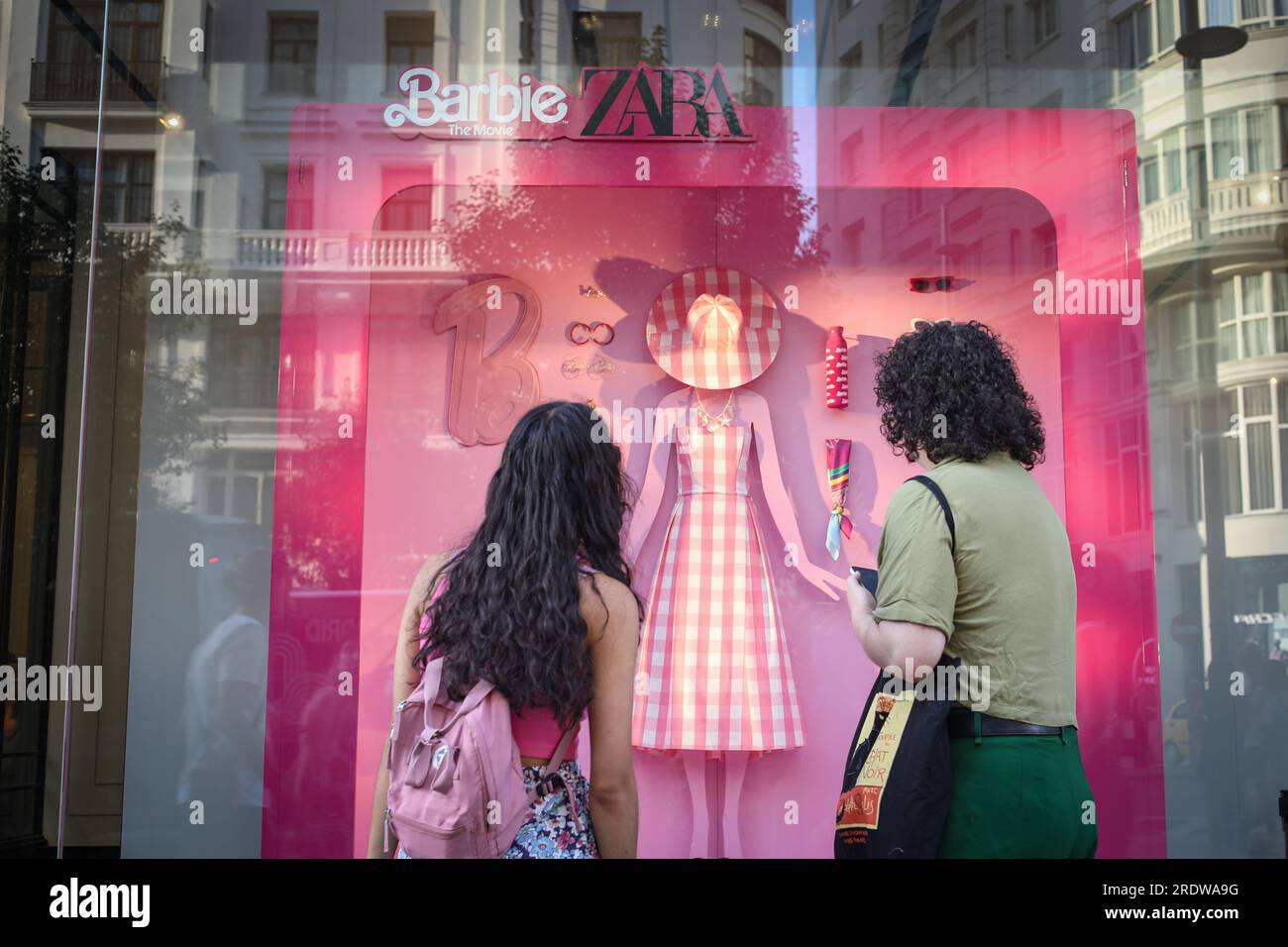 Madrid, Spain. 22nd July, 2023. A girl with her mother look at the