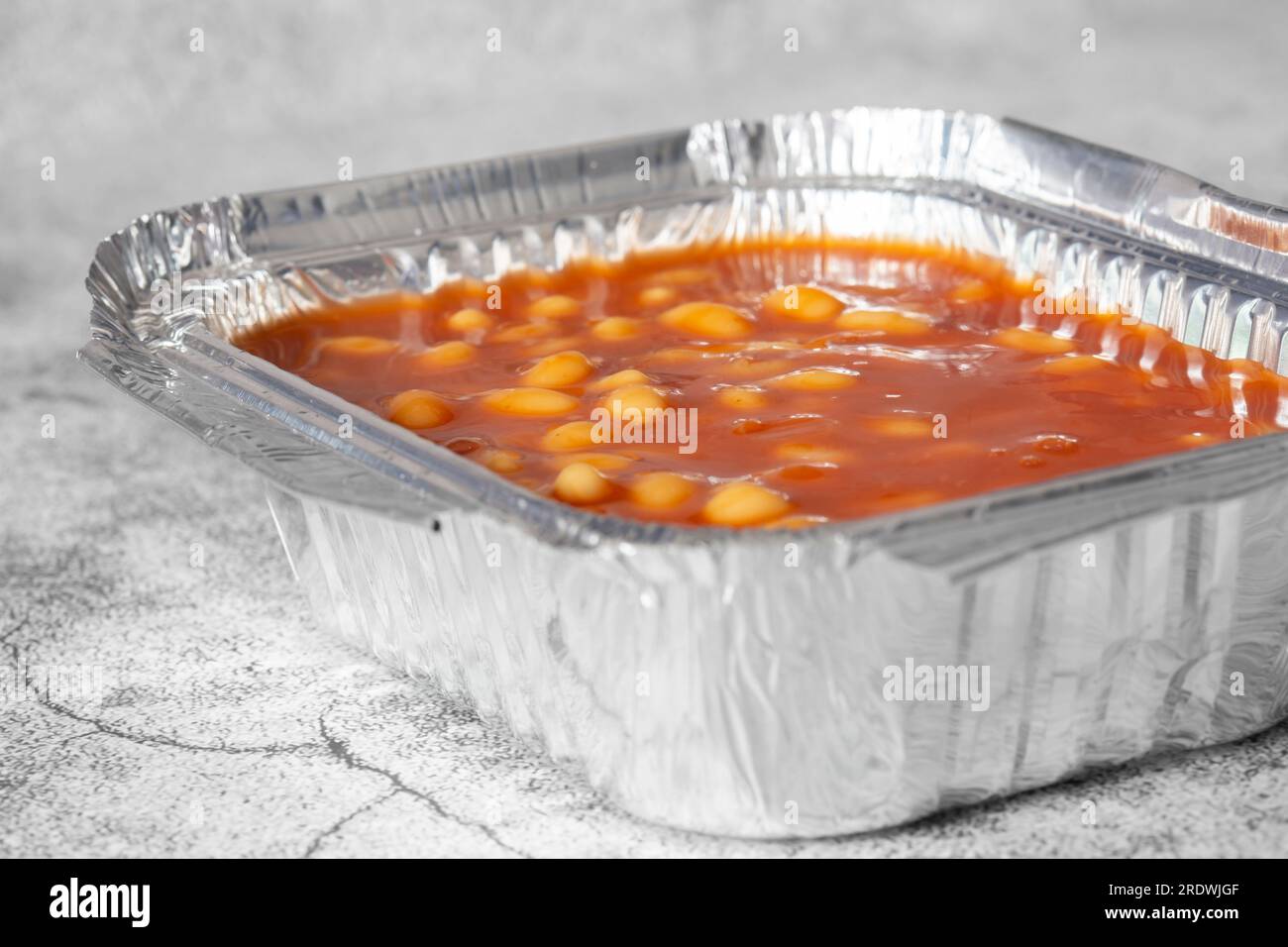 ALUMINIUM FOIL TAKEAWAY FOOD CONTAINERS Stock Photo - Alamy