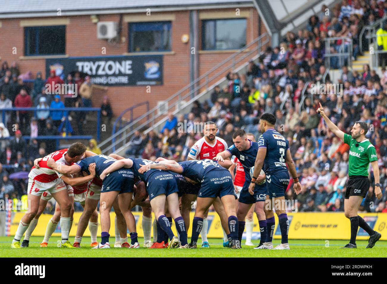 Leeds, UK. 23rd July 2023. Betfred Challenge Cup Semi Final: Hull KR v Wigan Warriors. Scrum, head and feed to Wigan Warriors. Credit Paul Whitehurst/Alamy Live News Stock Photo