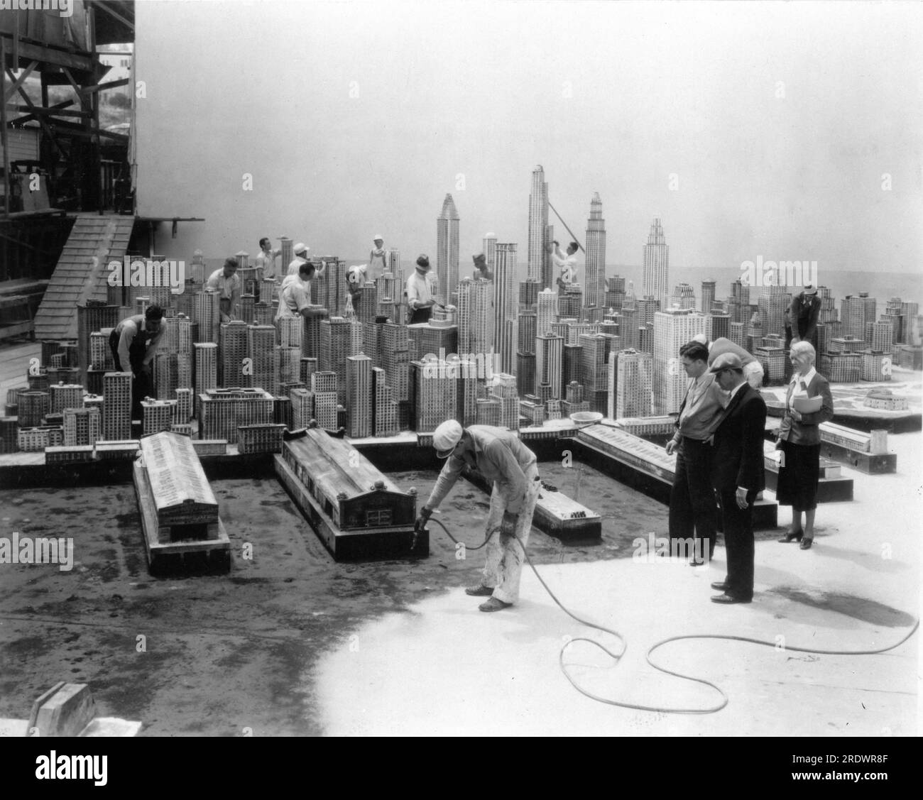 Crew Members during construction of the New York Set at Tiffany Studios, Los Angeles for DELUGE 1933 director FELIX E. FEIST book S. Fowler Wright settings Ralph De Lacey special effects director / miniatures Ned Mann K.B.S. Productions Inc. / RKO Radio Pictures Stock Photo