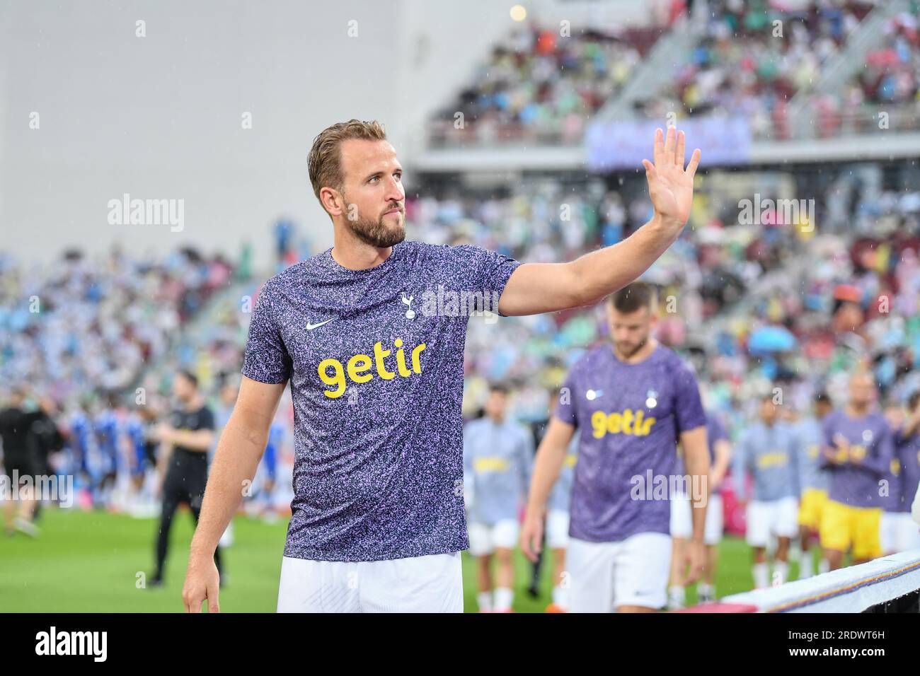 Bangkok, Thailand. 23rd July, 2023. Tottenham Hotspur Harry Kane thanks soccer fans after the cancelation of the preseason friendly match between Tottenham Hotspur and Leicester City due to the unusable pitch at Rajamangala National Stadium in Bangkok. Credit: SOPA Images Limited/Alamy Live News Stock Photo