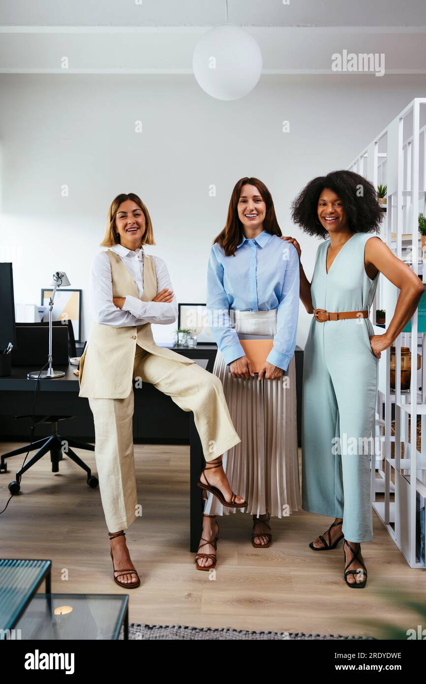 Team happy hi-res stock photography and images - Alamy