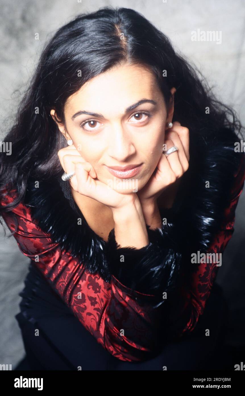 Türkische schauspielerin hi-res stock photography and images - Alamy