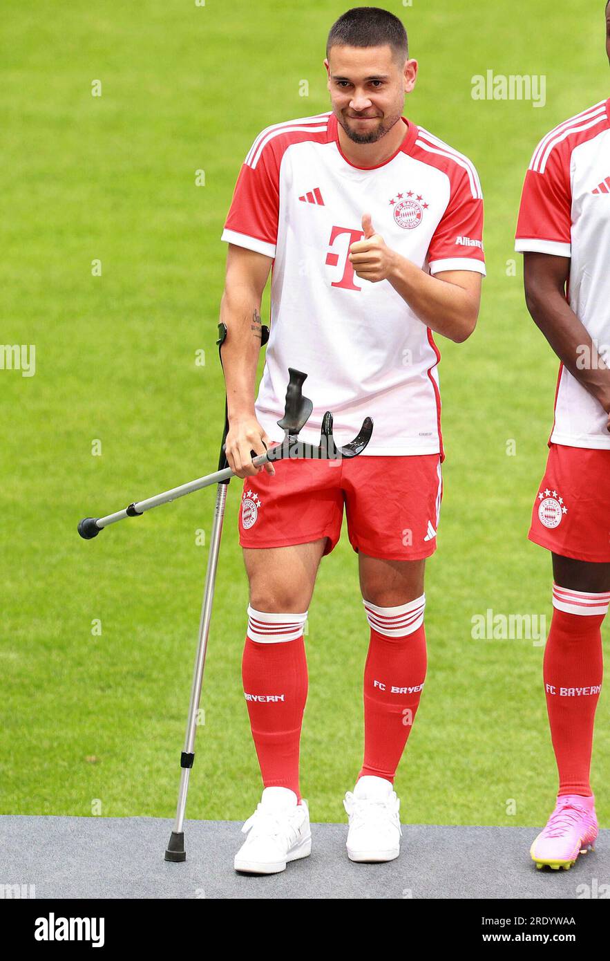 firo: 08/18/2023 1.Bundesliga first league season 2023/24 SV Werder Bremen  - FCB FC Bayern Munich Munchen Munich 0:4 championship trophy, background,  depositor, Bavaria cutout Stock Photo - Alamy