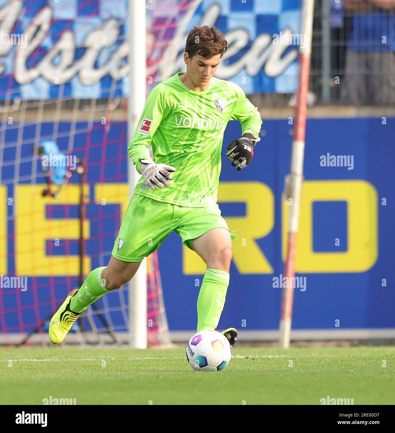 goalkeeper Niclas Thiede of SC Verl looks on during the 3. Liga match  News Photo - Getty Images