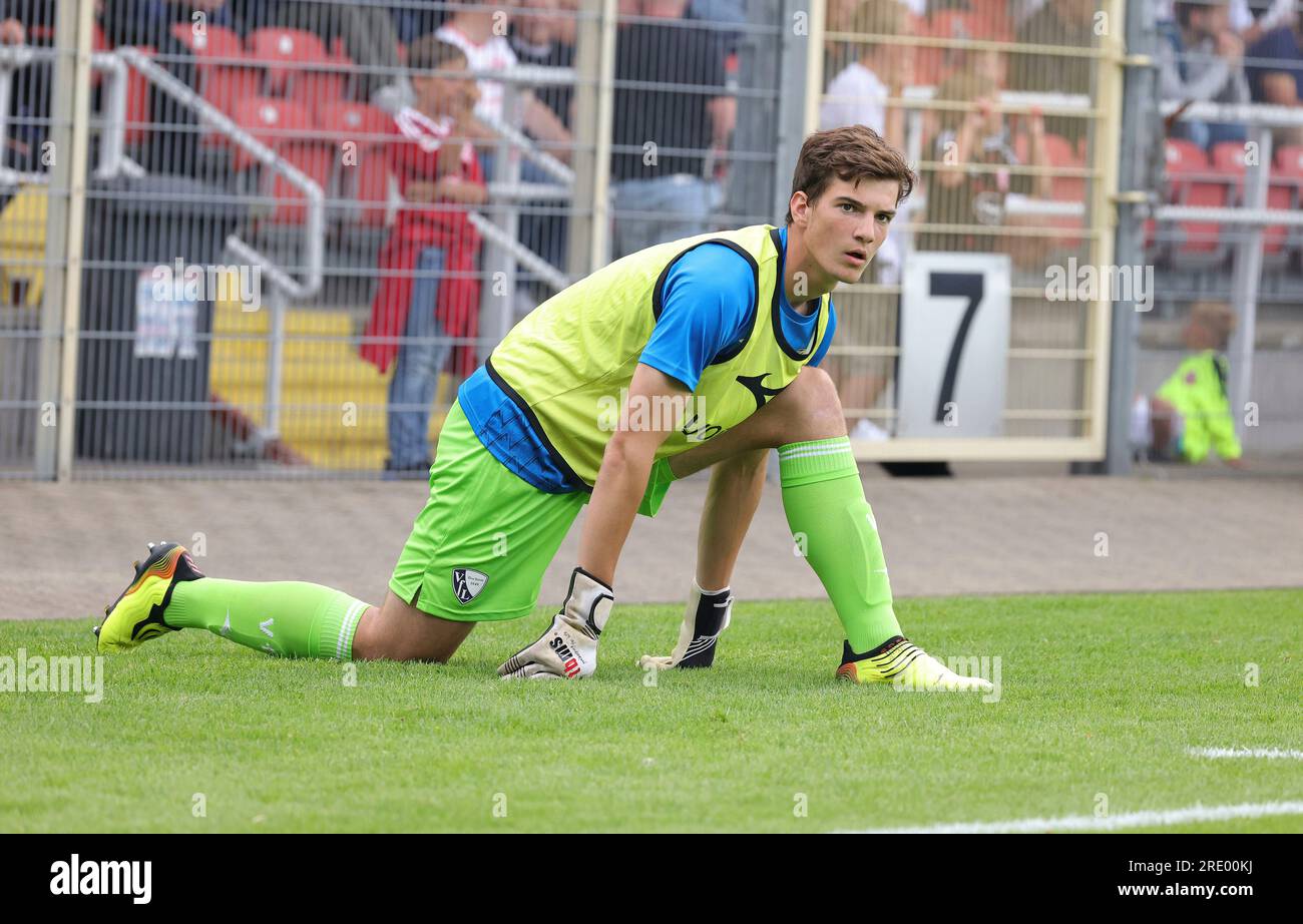 goalkeeper Niclas Thiede of SC Verl looks on during the 3. Liga match  News Photo - Getty Images