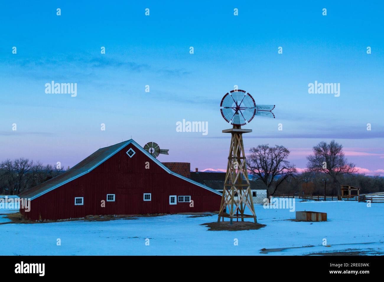 Old Red Barn Stock Photo - Alamy