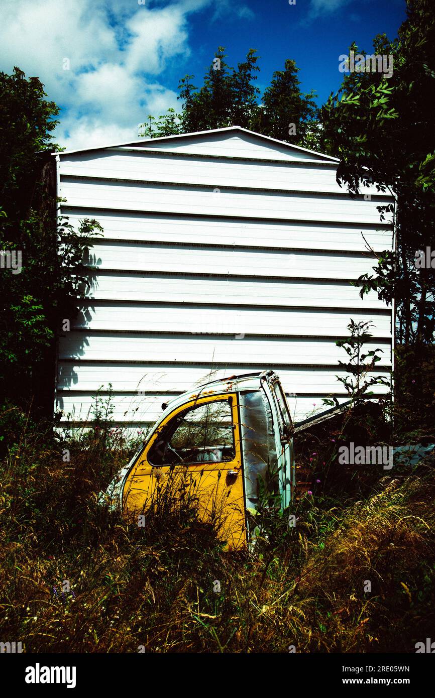 Car wreck hi-res stock photography and images - Alamy