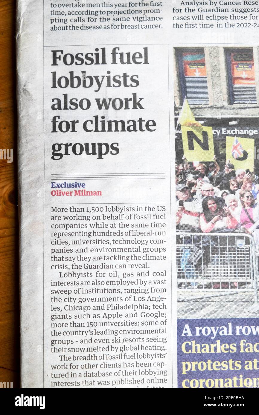 'Fossil fuel lobbyists also work for climate groups' Guardian newspaper headline American political lobbying database article 5 July 2023 London UK Stock Photo