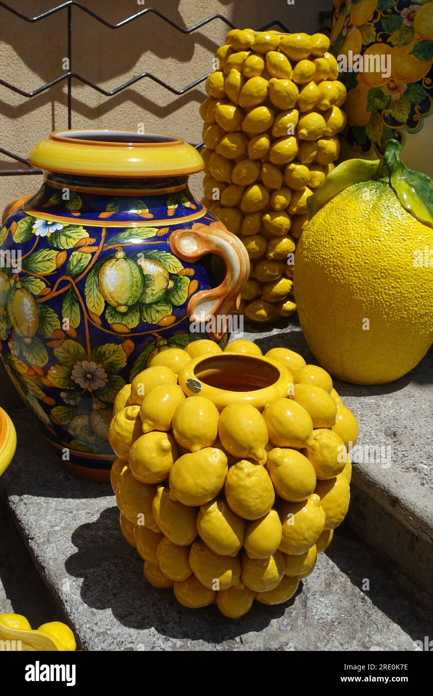 Pottery and crockery in Positano, Italy, on Amalfi coast Stock Photo