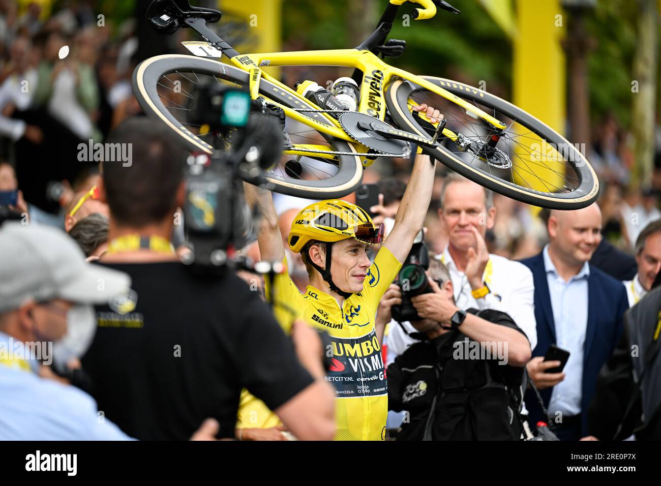 Maillot Jaune Jumbo-Visma Tour De France 2023 – Jonas Vingegaard + Lion – Santini Taille L