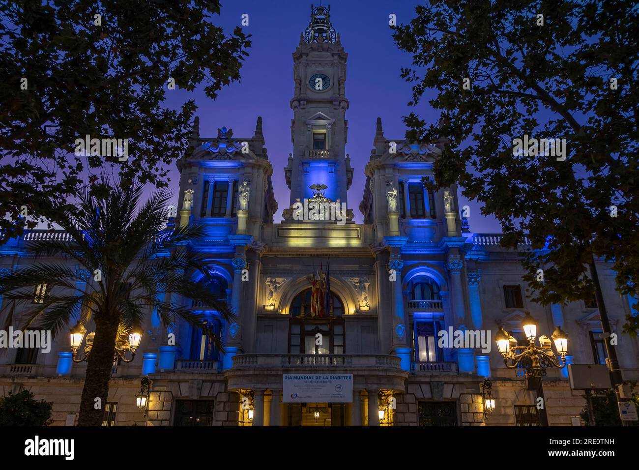 Das Rathaus von Valencia nachts mit Beleuchtung *** Valencia City Hall at night with lighting Stock Photo
