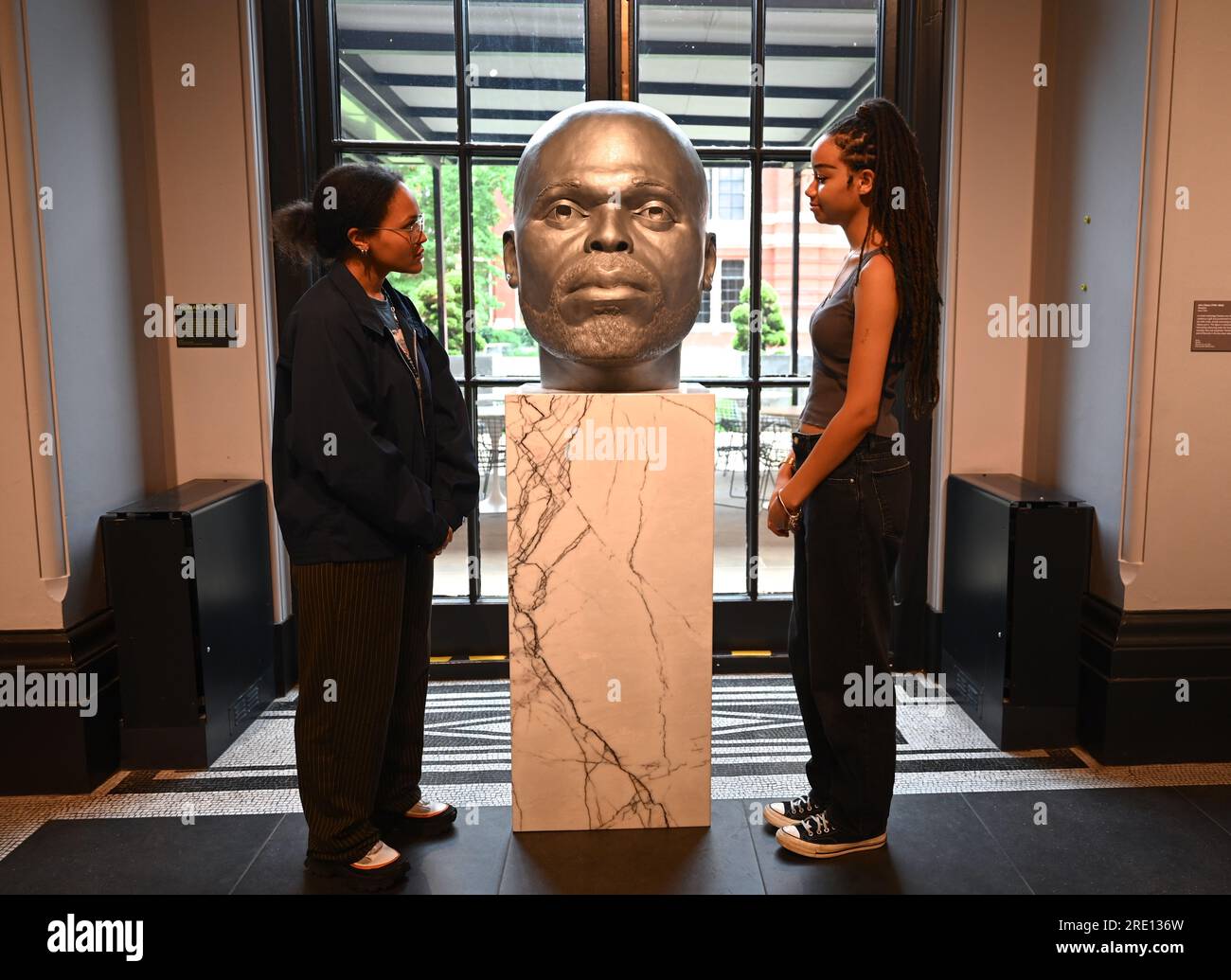 This new free display will see these ideas in dialogue with objects ...