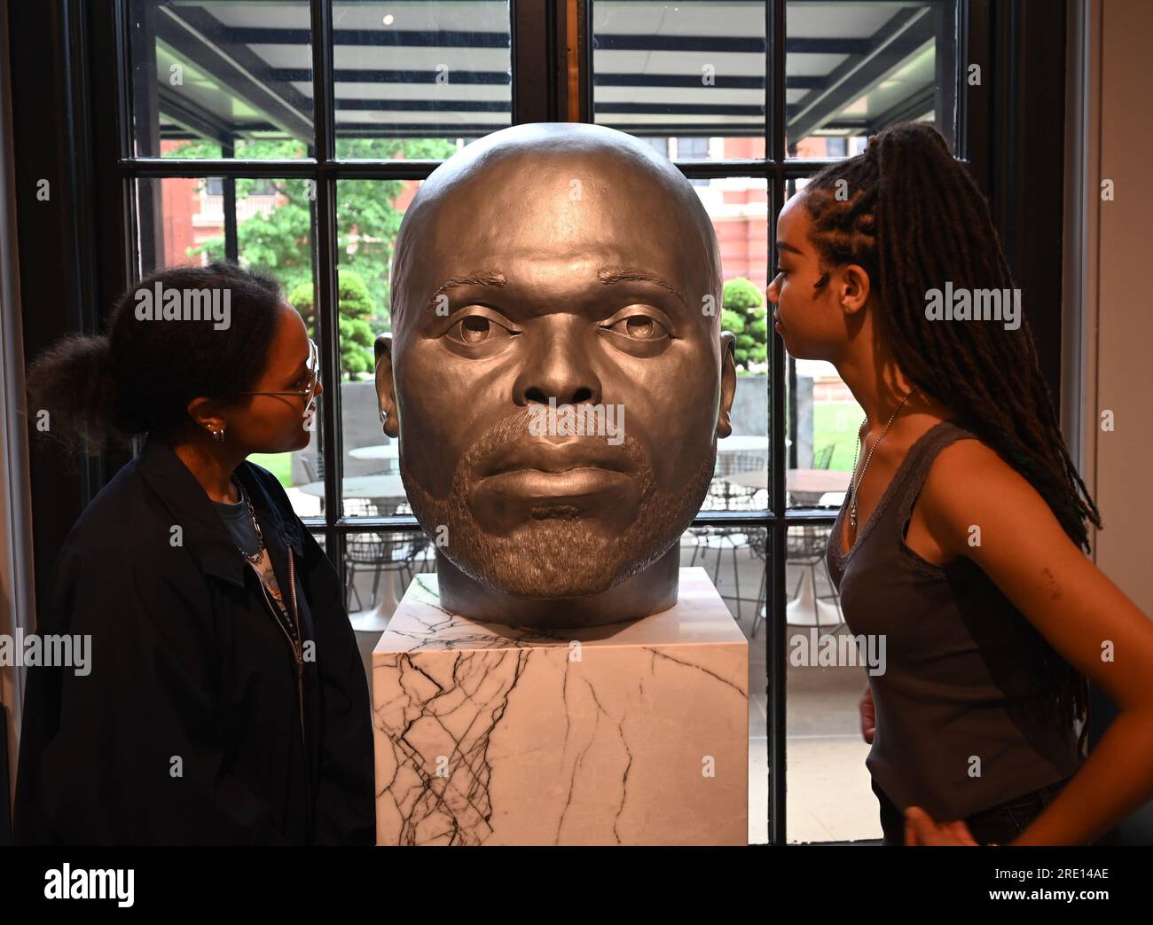 This new free display will see these ideas in dialogue with objects ...