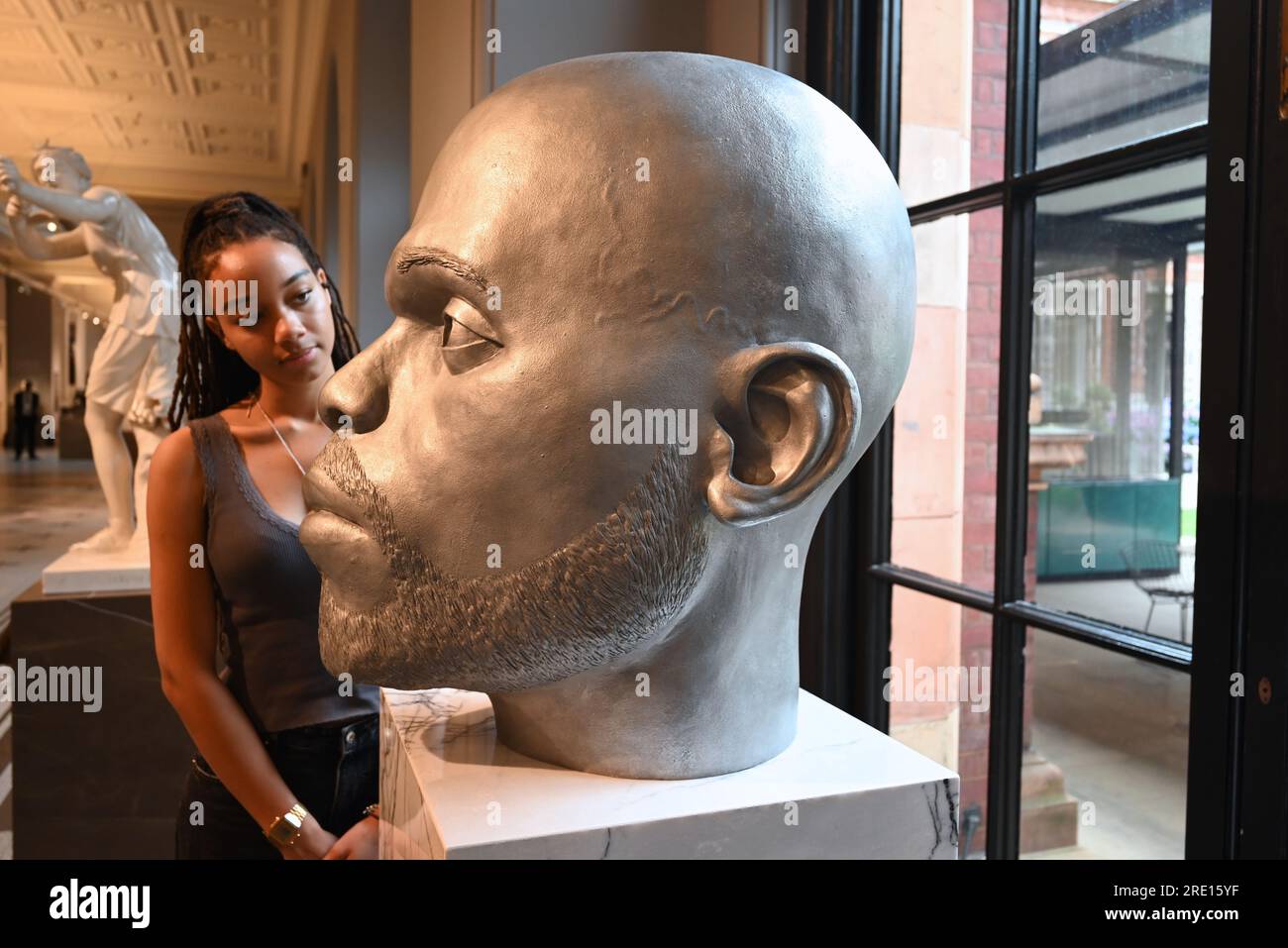 This new free display will see these ideas in dialogue with objects