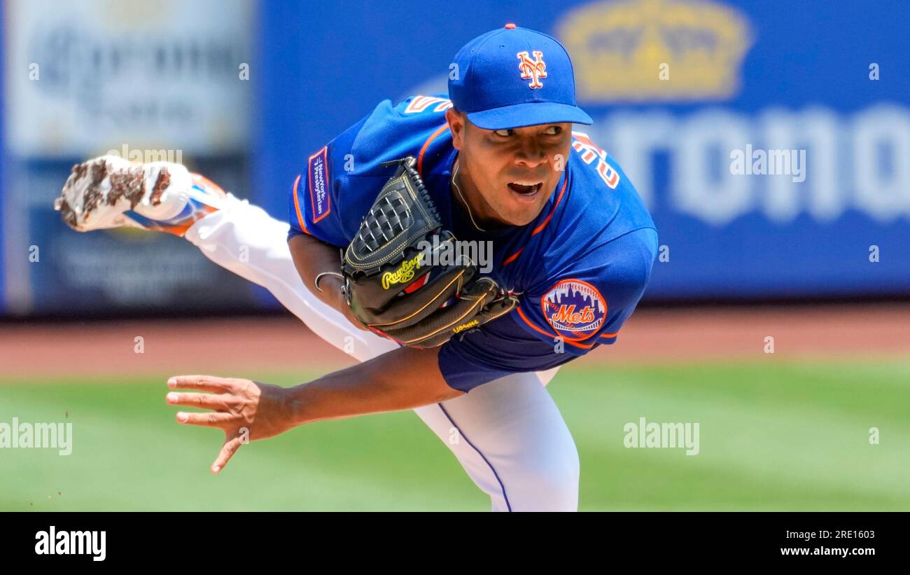 New York Mets pitcher Jose Quintana delivers against the Chicago White