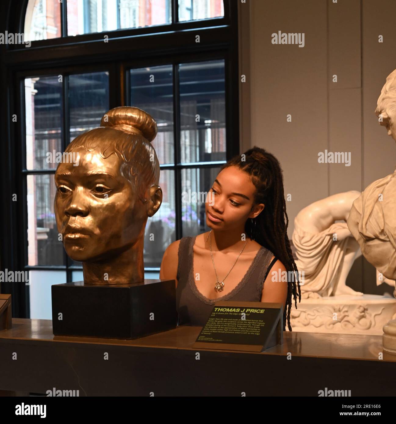 This new free display will see these ideas in dialogue with objects ...