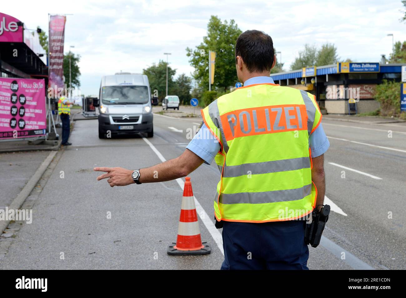 Police check by German police officers (Polizei) at the French German