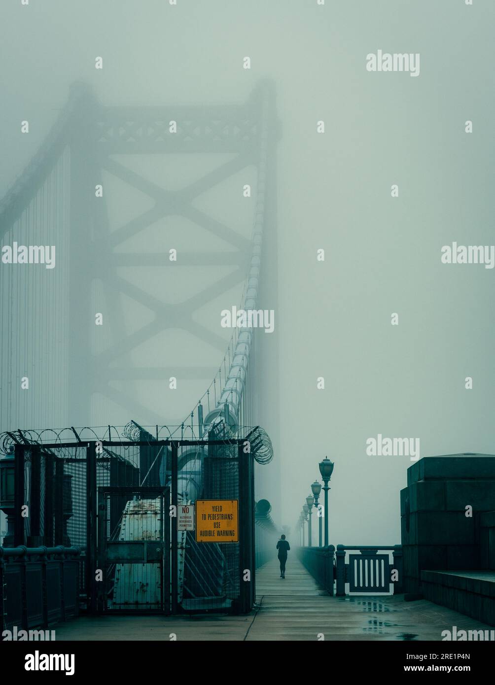 Bridge on foggy day hi-res stock photography and images - Alamy