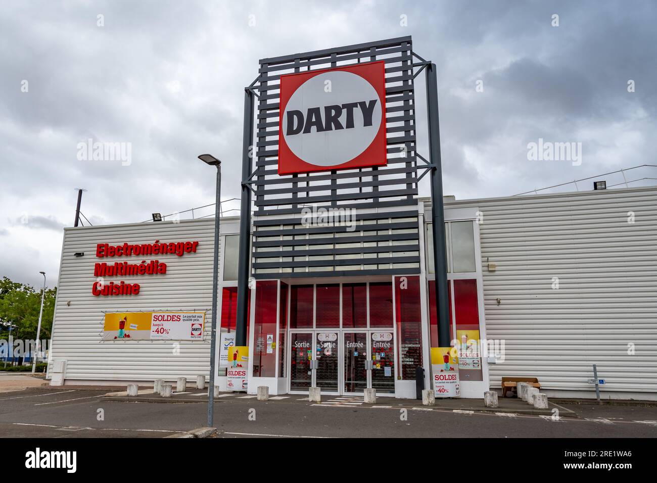 Exterior view of a Darty store, a French company specializing in retailing  household appliances, computer, communication and audiovisual equipment  Stock Photo - Alamy