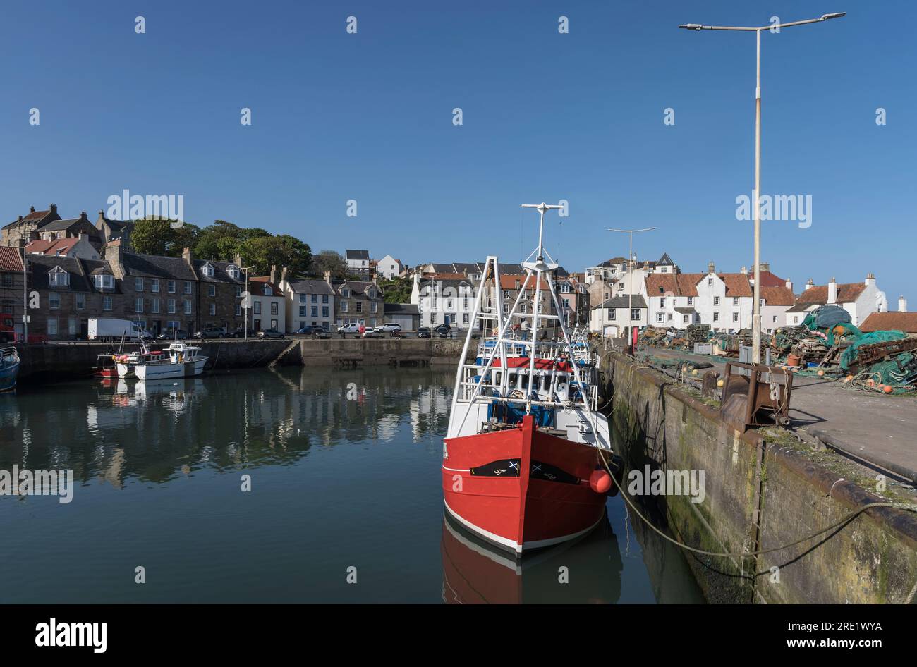 View of the historic fishing town pittenweem Stock Photo - Alamy