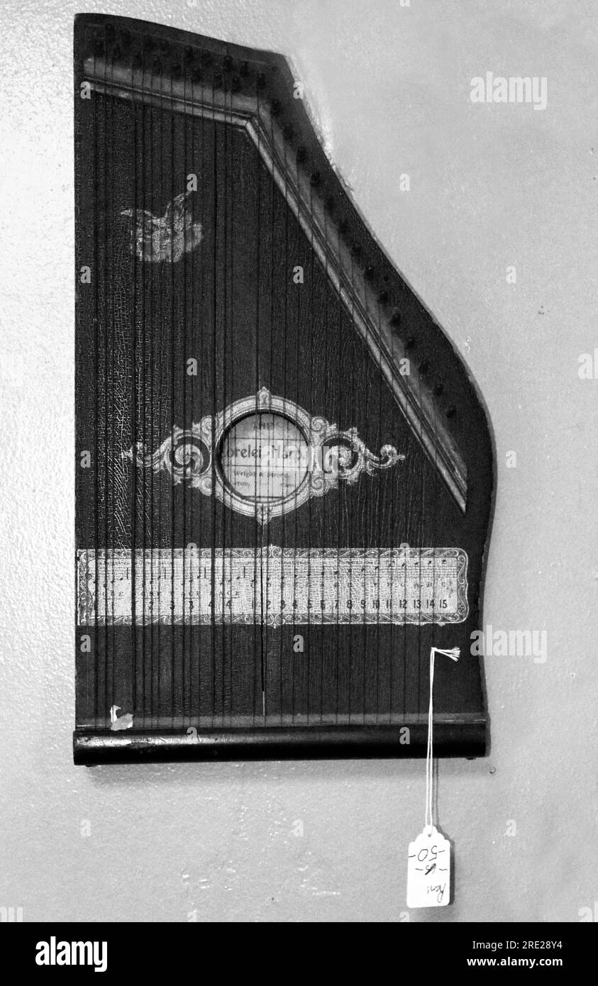 Zither hires stock photography and images Alamy