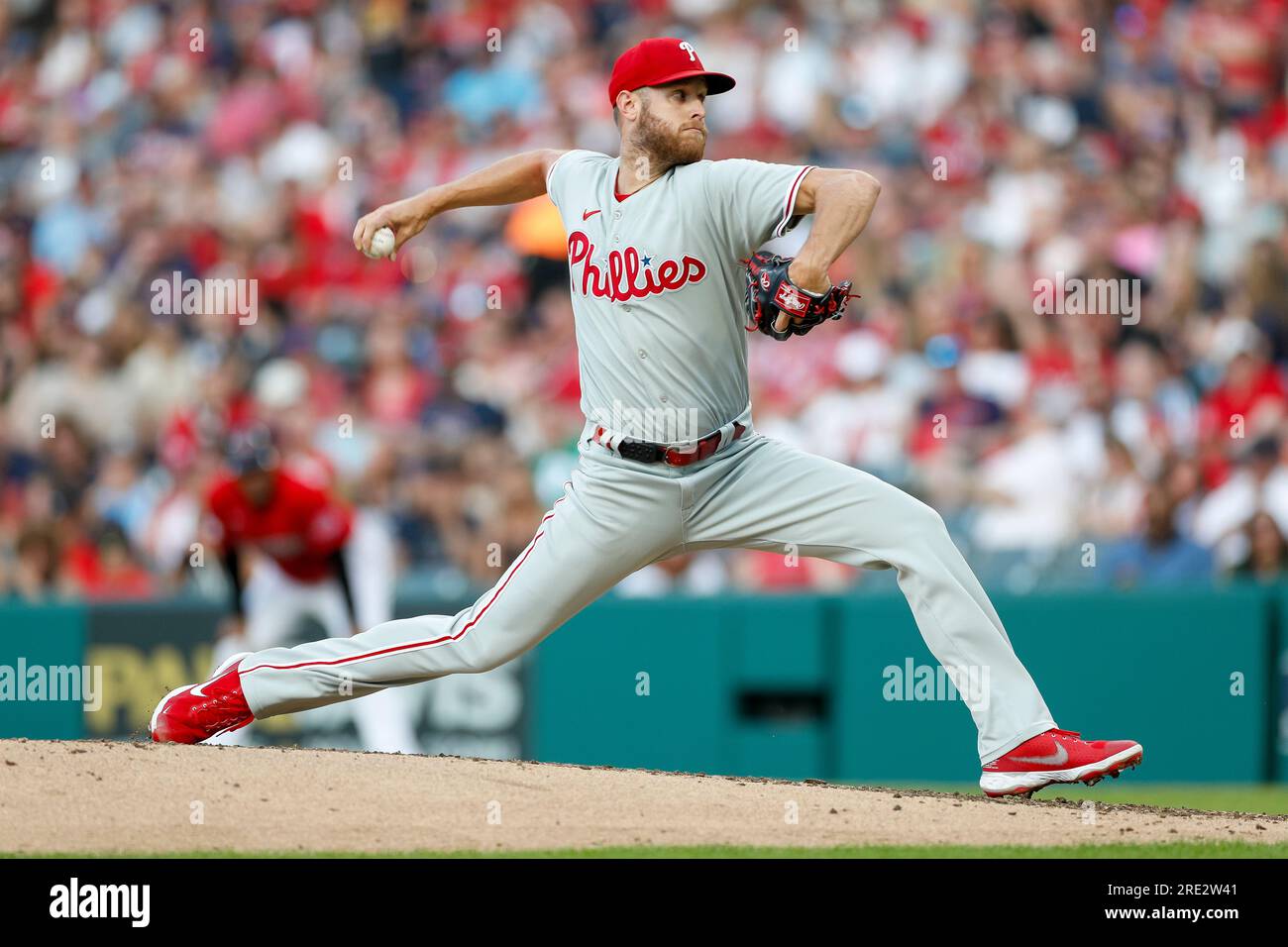 Philadelphia Phillies starting pitcher Zack Wheeler (45) throws to the plate during a MLB regular season game between the Philadelphia Phillies and Cl Stock Photo