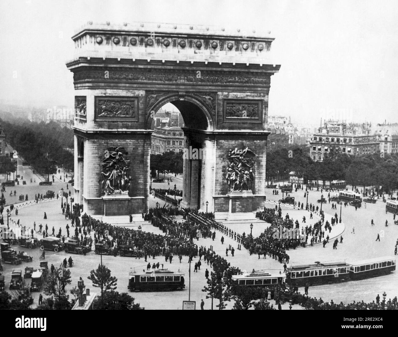 Paris, France:  June 9, 1923 Memorial Day at the Arc de Triomphe de l'Etoile at the western end of the Champs-Elysees in Paris. It honors those who fought for France. Stock Photo