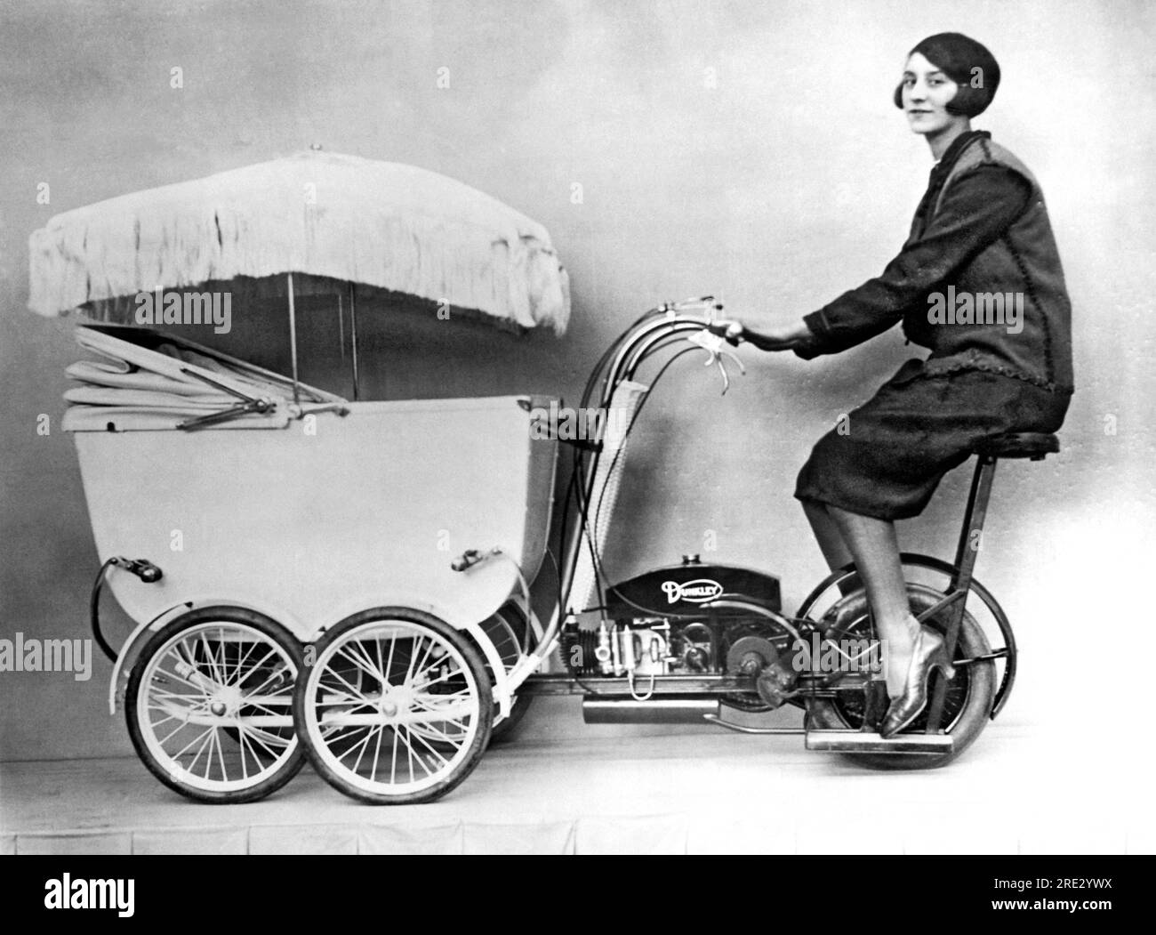 London, England: c. 1930. The latest invention in transportation and ...